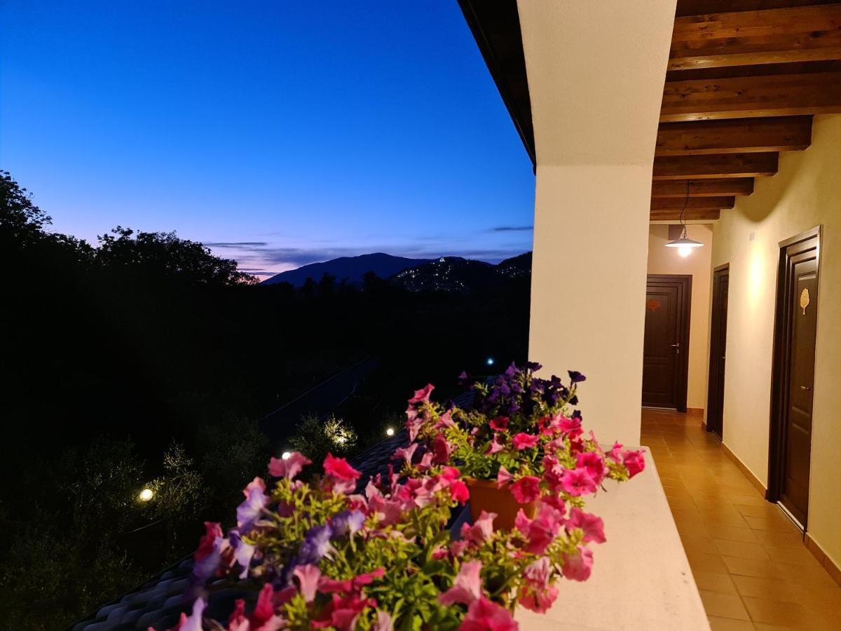 Agriturismo L'Ulivo Падула Екстер'єр фото