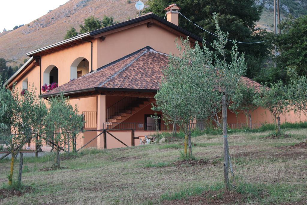 Agriturismo L'Ulivo Падула Екстер'єр фото