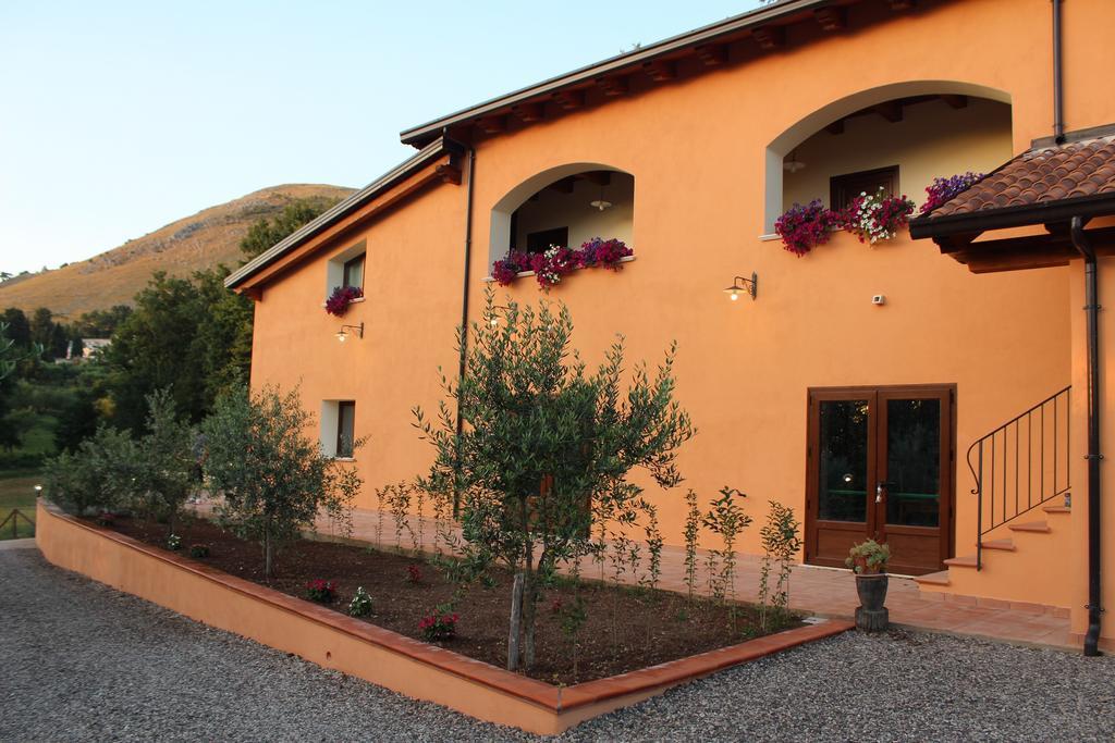 Agriturismo L'Ulivo Падула Екстер'єр фото